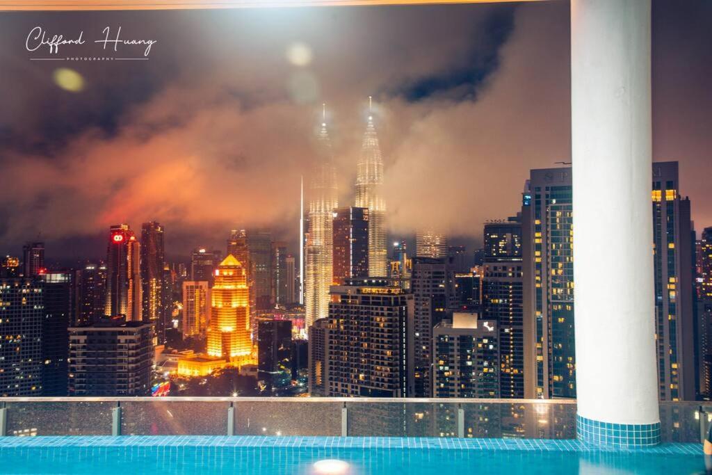 The Colony By Infinitum Best Pool View Klcc Trx Merdeka 118 Kl Tower Kuala Lumpur Eksteriør billede