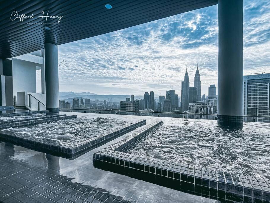 The Colony By Infinitum Best Pool View Klcc Trx Merdeka 118 Kl Tower Kuala Lumpur Eksteriør billede